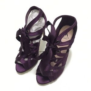 Shoedazzle purple laced up sandals brand new